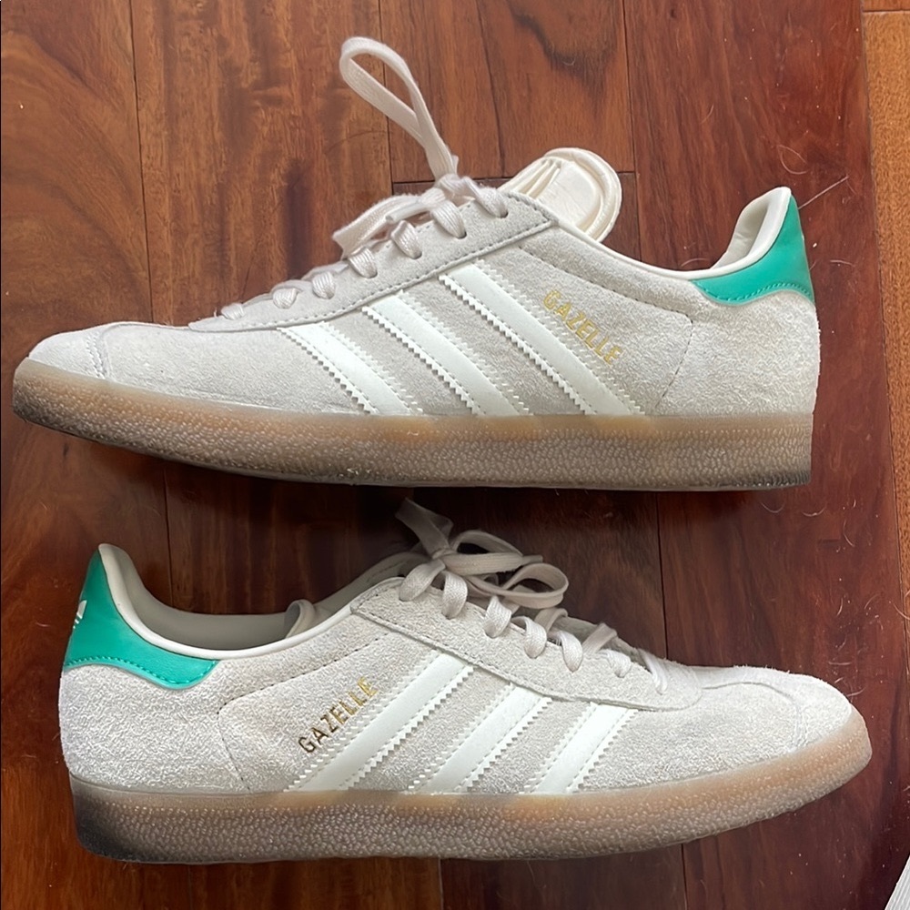 🚨SALE // Adidas Gazelle Cream Sneakers with Green Accents